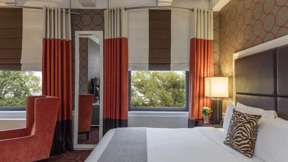 Empire Deluxe Room - King Bed