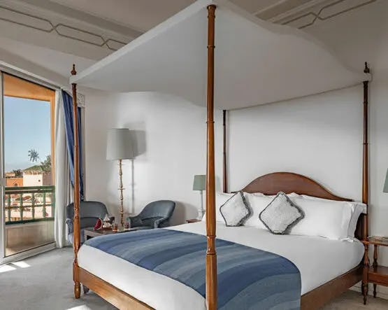 POOLSIDE JUNIOR CORNER SUITE