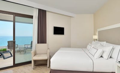 EXECUTIVE JUNIOR SUITE