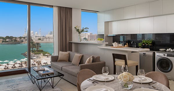 fairmont-bab-al-bahr-abu-dhabi-one-bedroom-suite-with-kitchen-view-room_2147
