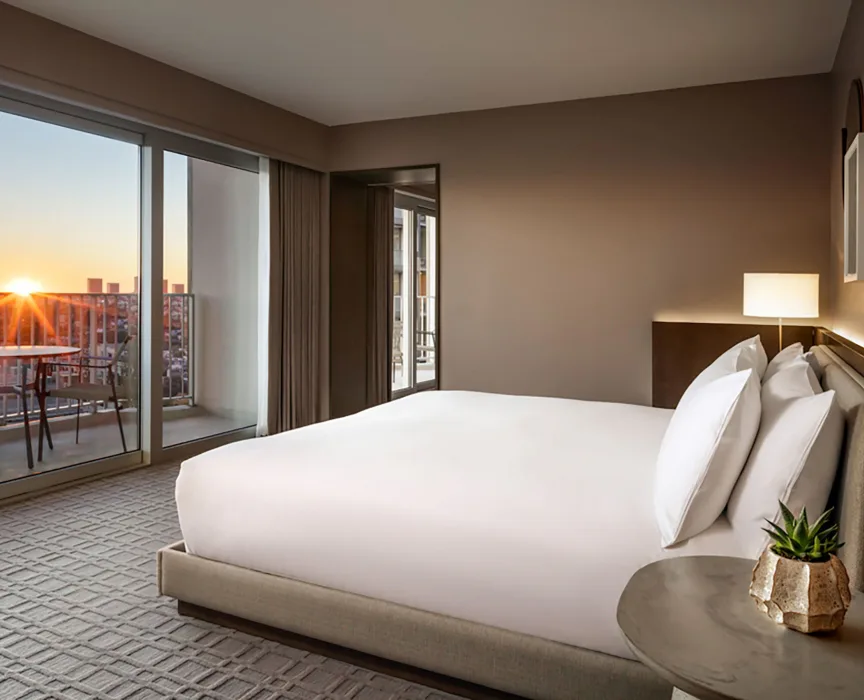 fairmont-century-plaza-las-angeles-usa-fairmont-gold-signature-one-bedroom-corner-suite-01_585