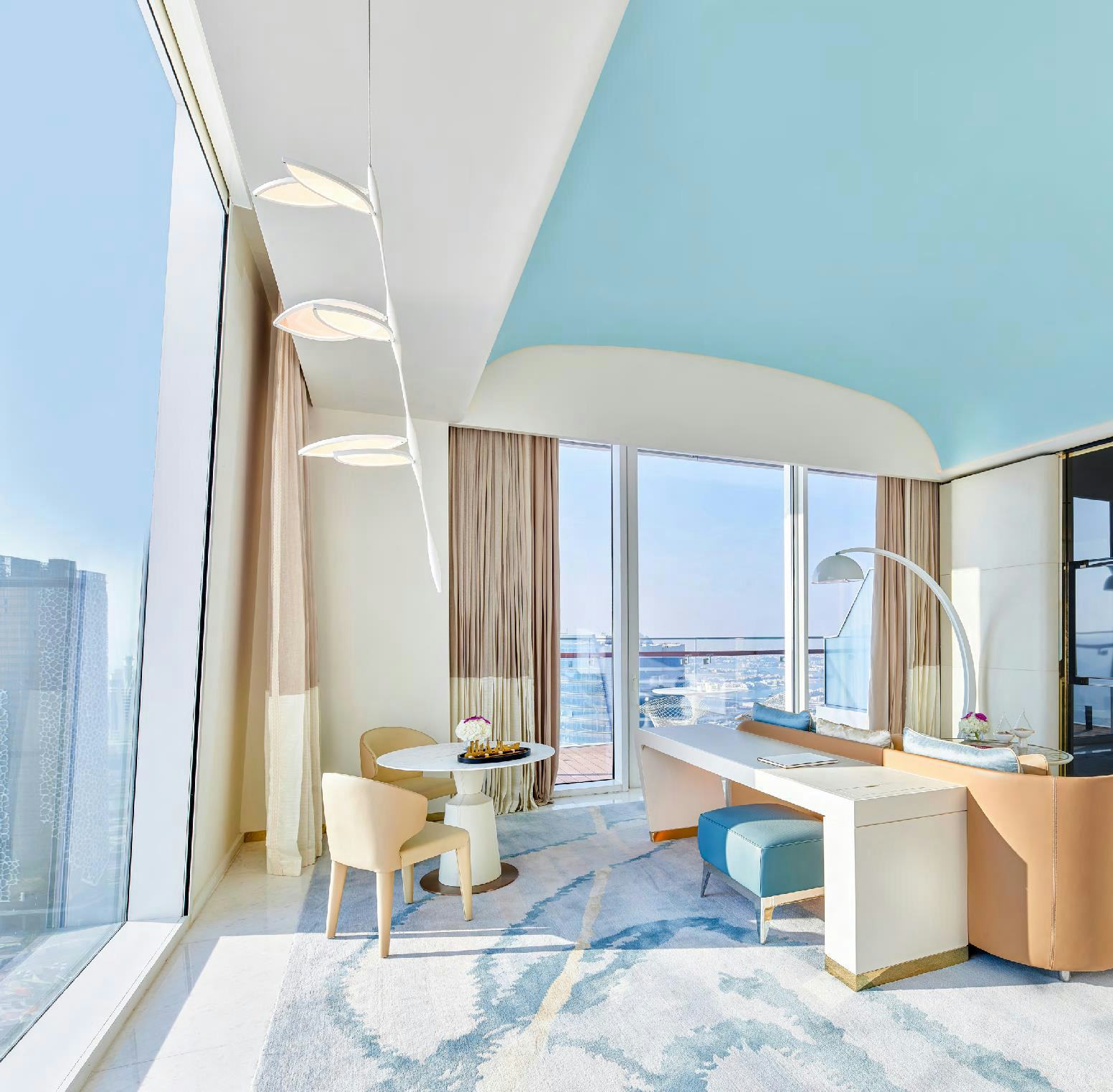 DIPLOMAT CORNER SUITE