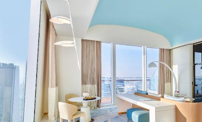 DIPLOMAT CORNER SUITE