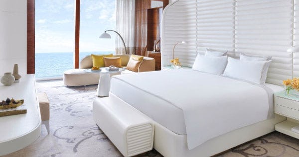 fairmont-hotel-doha-junior-suite-gold-sea-view_11674
