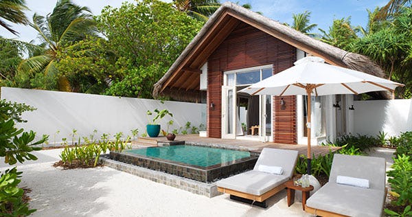 fairmont-maldives-sirru-fen-fushi-beach-sunset-villa-with-private-pool_10355