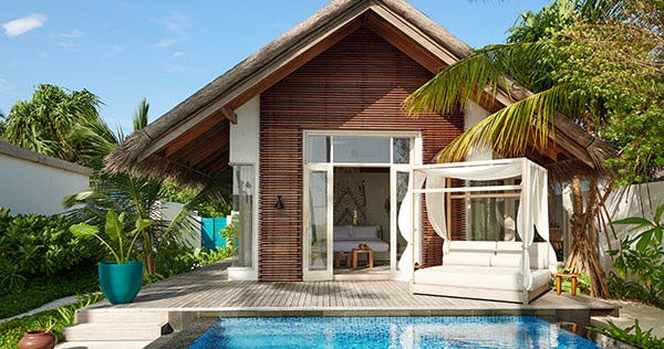 fairmont-maldives-sirru-fen-fushi-deluxe-beach-sunrise-villa-with-private-pool-01_10355