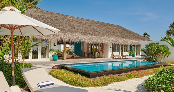 fairmont-maldives-sirru-fen-fushi-three-bedroom-beachsunset-villa-with-private-pool-01_10355