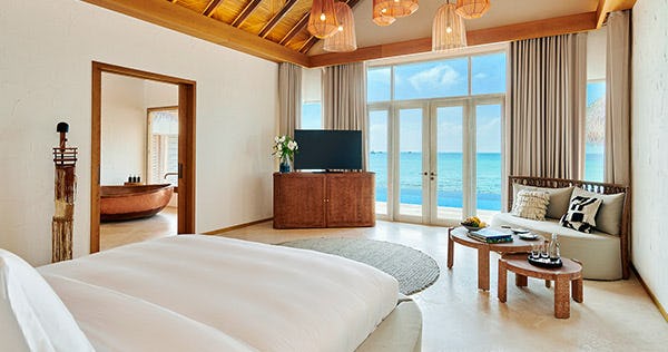 fairmont-maldives-sirru-fen-fushi-three-bedroom-water-sunset-villa-with-private-pool-02_10355