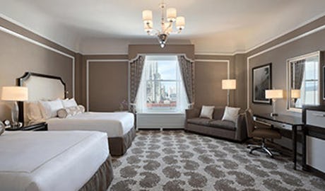 Junior Family Suite 2 Queen Beds + 1 Sofabed