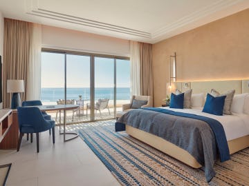 Fairmont Deluxe Ocean View King Size Bed