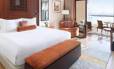 Deluxe Palm Sea View Suite