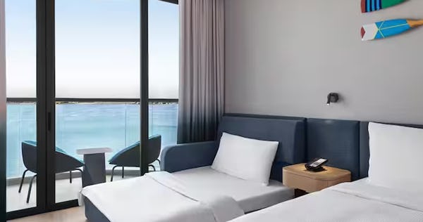 family-connect-room-with-sea-view_10737
