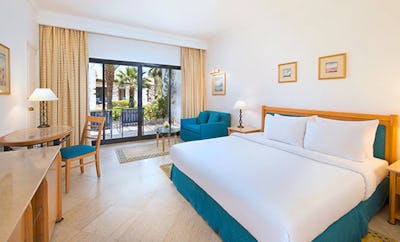 Standard, Queen Bed, Garden View