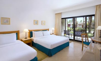 Superior Family, Queen Bed, Pool View