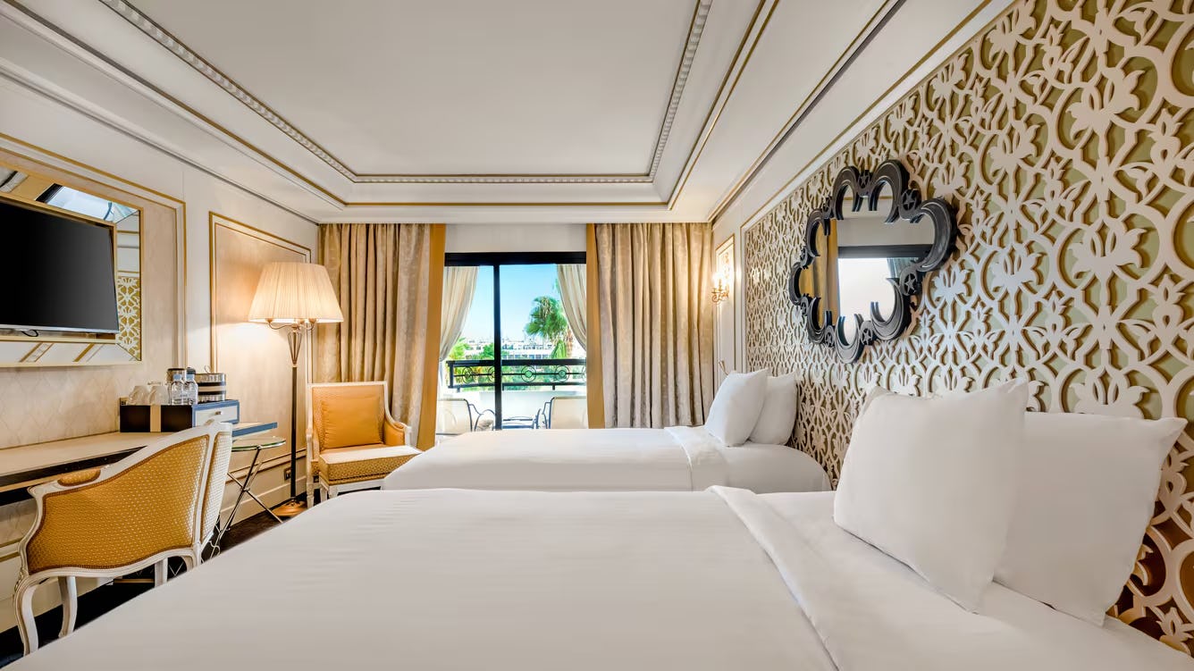 Deluxe Guest room, 2 Twins, Pool view, Balcony