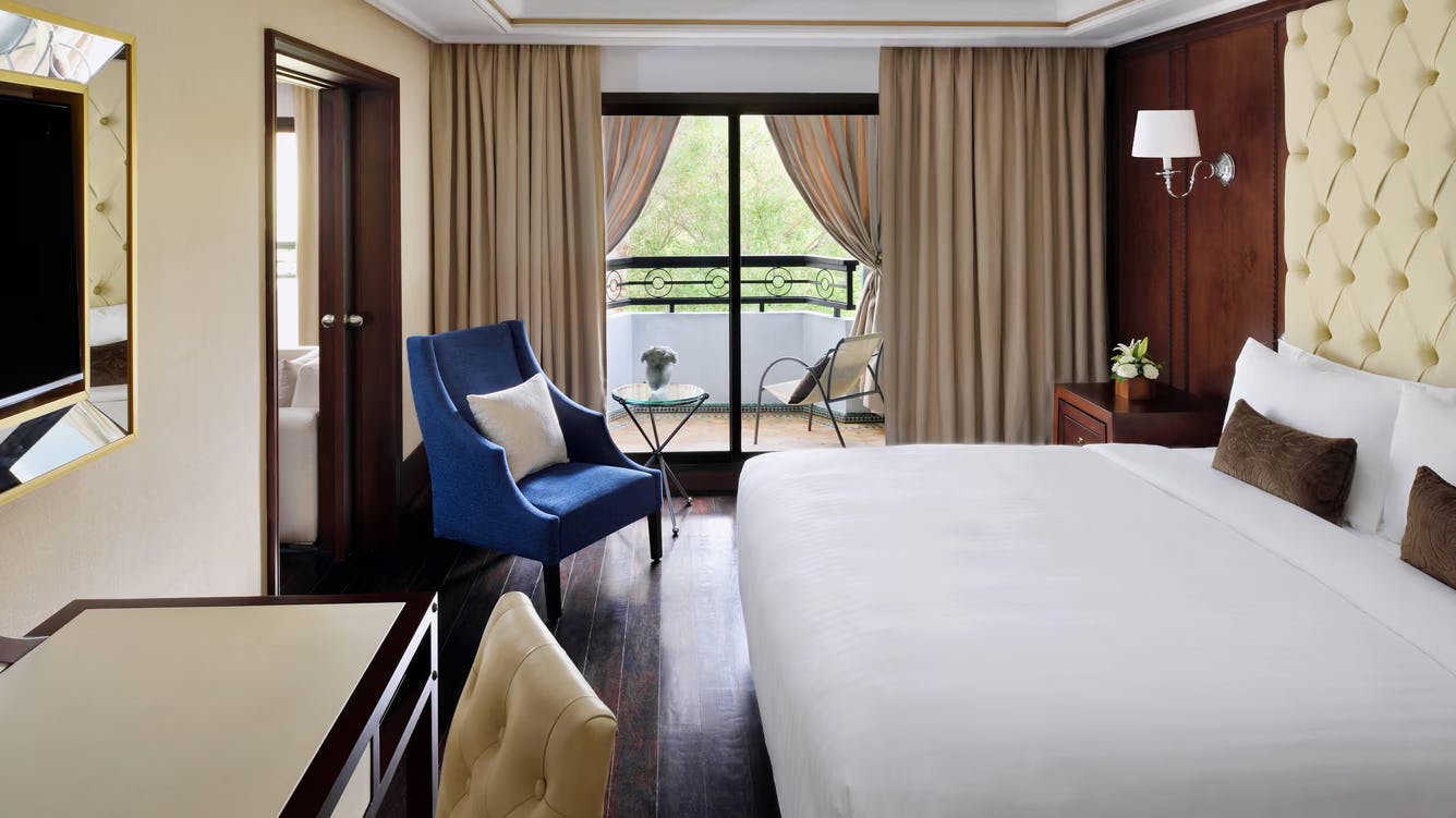 Executive Suite, 1 King, Sofa bed, Balcony