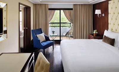 Executive Suite, 1 King, Sofa bed, Balcony