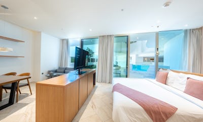 Master Suite w/ Pool