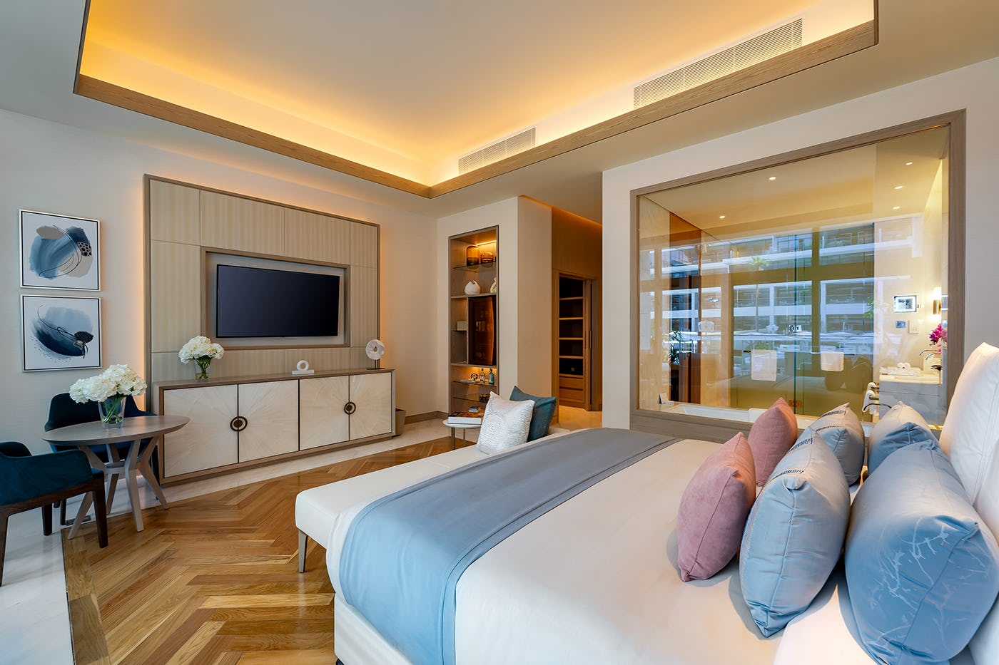 1 BED Poolside Room w/Pool