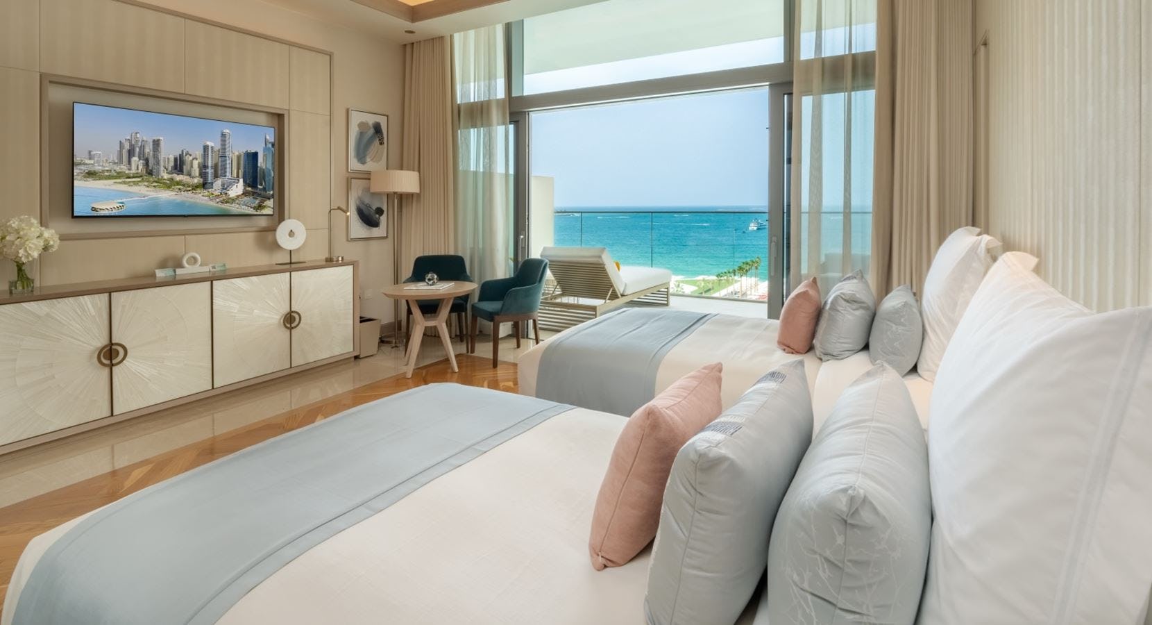 Luxe Sea View Twin Beds