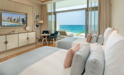 Luxe Sea View Twin Beds