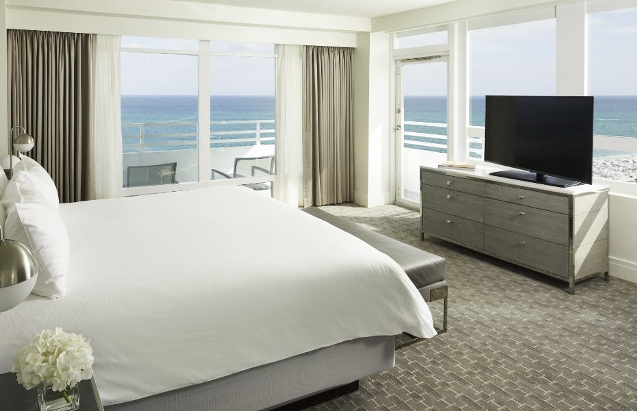 Oceanfront One Bedroom Suite with Balcony