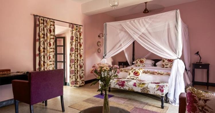 fort-tiracol-heritage-hotel-deluxe-sea-view-room_1460