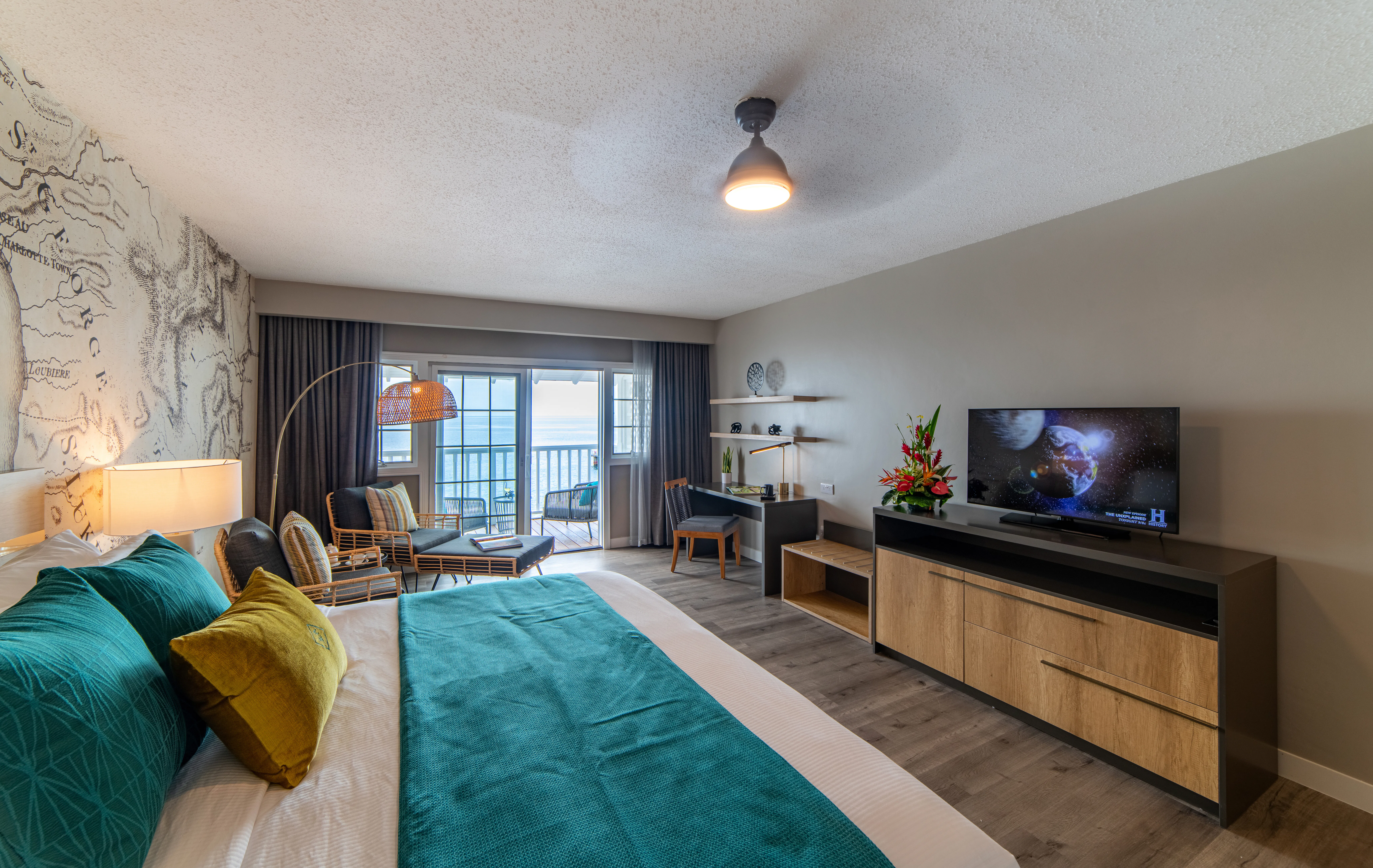 fort-young-hotel-and-dive-resort-junior-suite-01_11717
