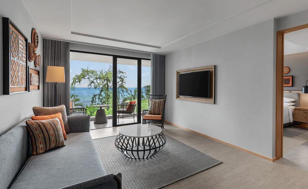 four-points-by-sheraton-phuket-patong-beach-resort-1-bedroom-larger-suite-1-king-ocean-view-balcony_11137