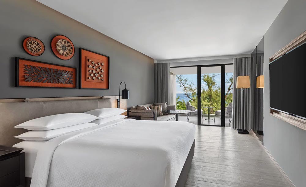 four-points-by-sheraton-phuket-patong-beach-resort-guest-room-1-king-ocean-view-balcony_11137