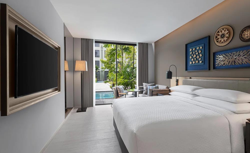 four-points-by-sheraton-phuket-patong-beach-resort-guest-room-1-king-pool-access_11137