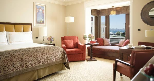 four-seasons-hotel-istanbul-at-the-bosphorus-deluxe-room_1876