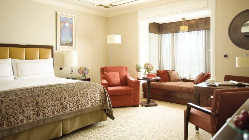 four-seasons-hotel-istanbul-at-the-bosphorus-istanbul-turkey-courtyard-room_1876