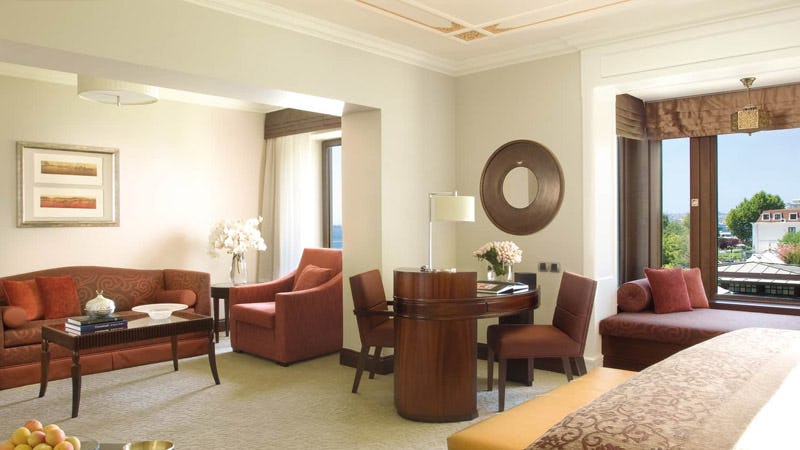 four-seasons-hotel-istanbul-at-the-bosphorus-istanbul-turkey-four-seasons-junior-suite_1876