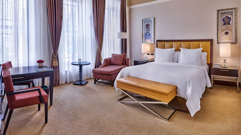 four-seasons-hotel-istanbul-at-the-bosphorus-istanbul-turkey-palace-courtyard-room_1876