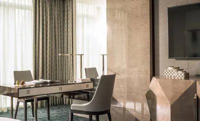 CLUB PREMIER PARK-VIEW ROOM