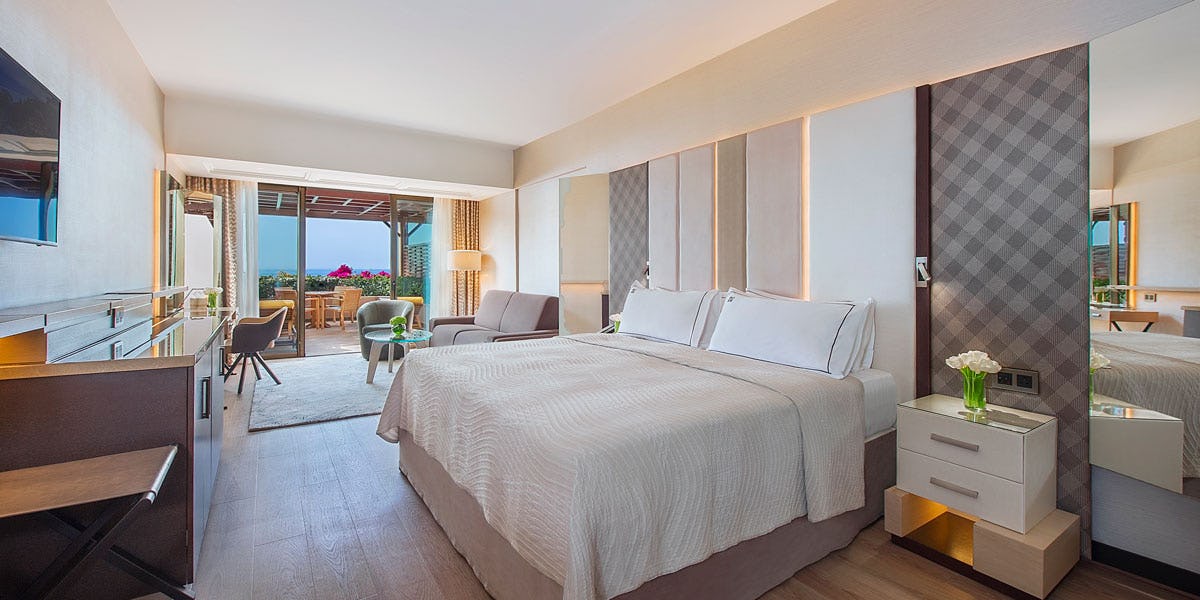 FAMILY ROOM SEA VIEW WITH LARGE PATIO