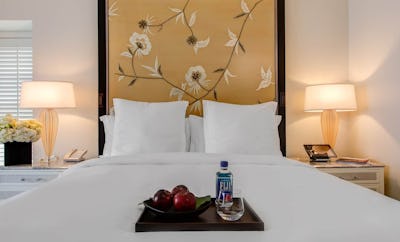 Accessible Deluxe Room With Roll-In Shower