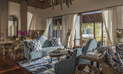 THREE-BEDROOM FAMILY GARDE VILLA WINTH POOL