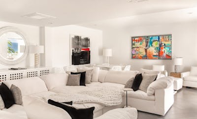 FIVE-BEDROOM MAHOGANY HILL ESTATE