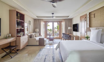 PREMIER ISLAND-VIEW ROOM