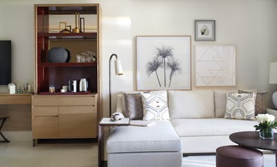 PREMIER ISLAND-VIEW ROOM