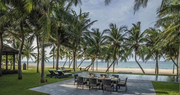 four-seasons-resort-the-nam-hai-hoi-an-three-bedroom-beachfront-pool-villa-02_4988