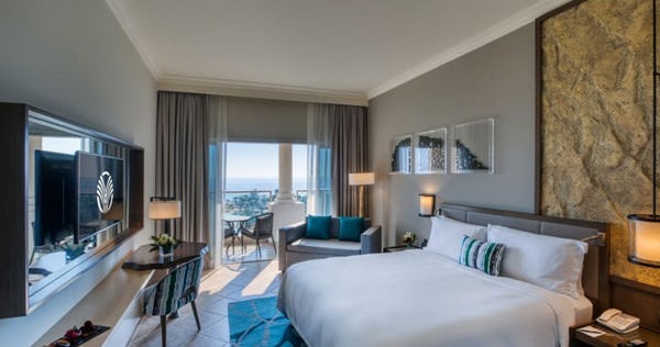 fujairah-rotana-resort-and-spa-classic-room-balcony-ocean-view_2174