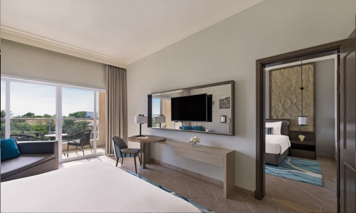 FAMILY CONNECTING ROOMS - KING AND TWIN BEDS