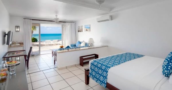 galley-bay-resort-and-spa-antigua-premium-beachfront-suite-01_5074