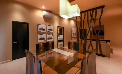 Oceanfront Presidential Pool Swim-Up Suite