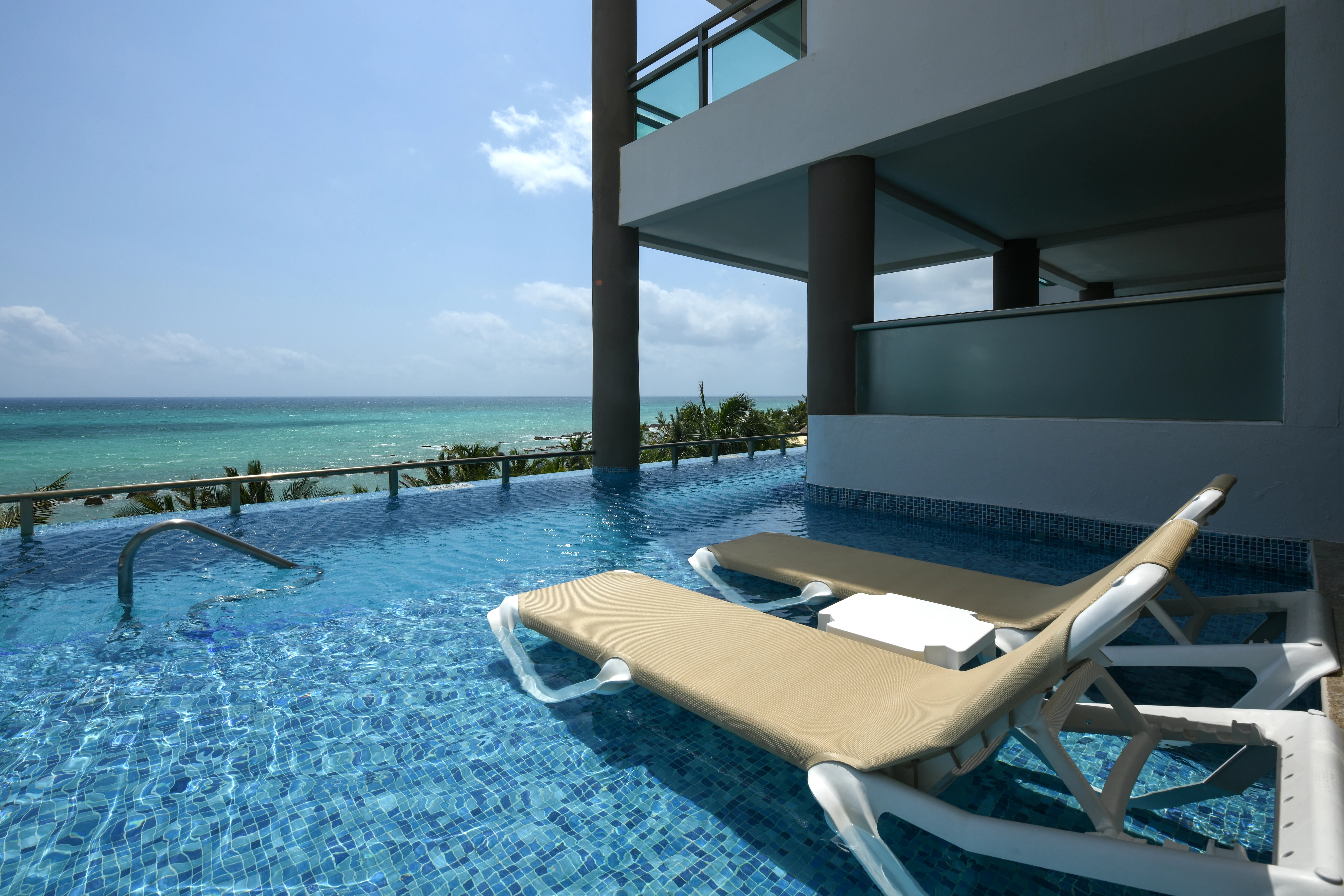 generations-riviera-maya-resort-oceanfront-presidential-swim-up-suite_9130