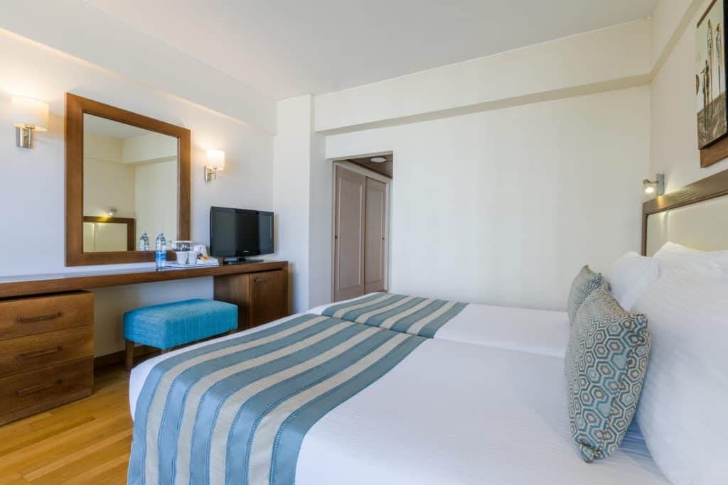 golden-bay-beach-hotel-cyprus-comfort-room_12843