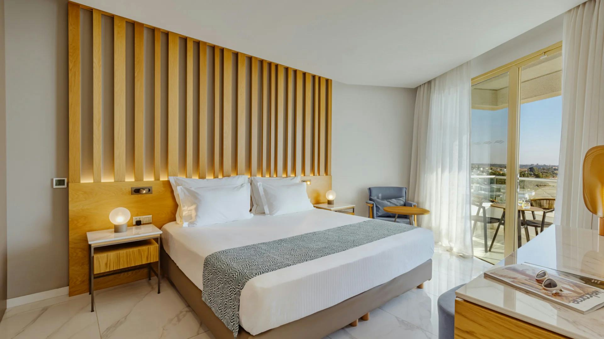 golden-bay-beach-hotel-cyprus-grand-suite_12843